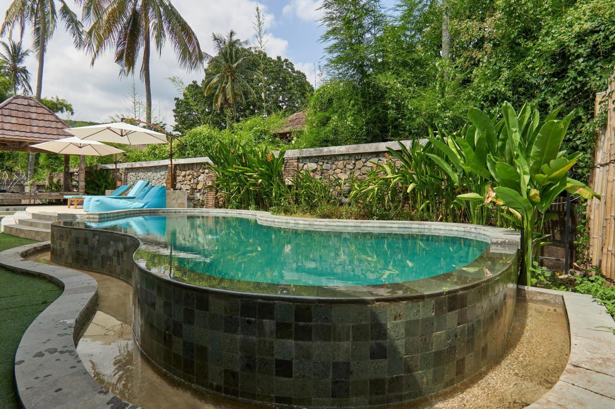 Attara Inn Senggigi Exterior photo